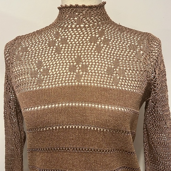 Hand knitted lace blouse with zipper and back, handmade handcrafted mastery - Picture 10 of 13